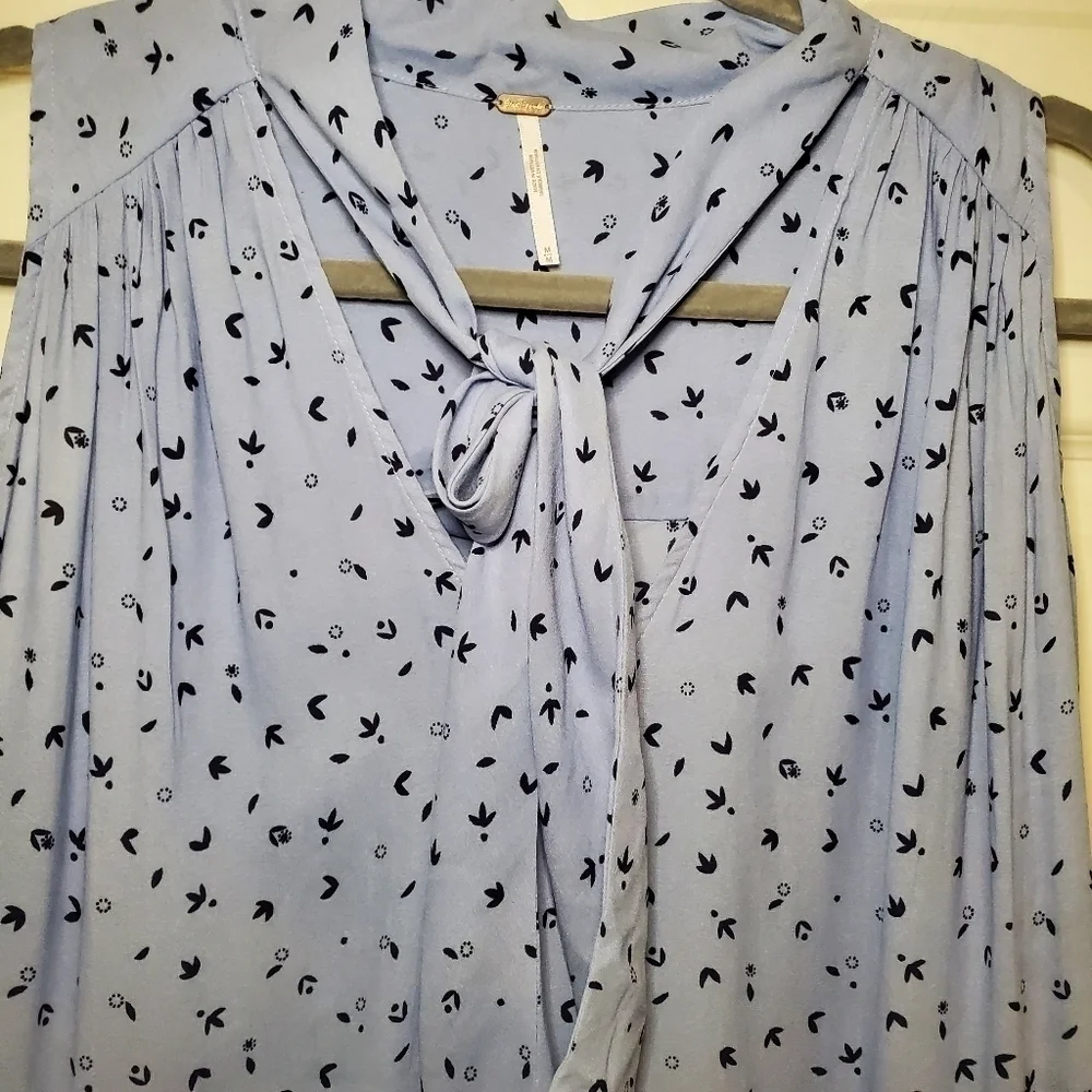 Free People Blue Abstract Floral Print Tie Front Blouse Size Medium